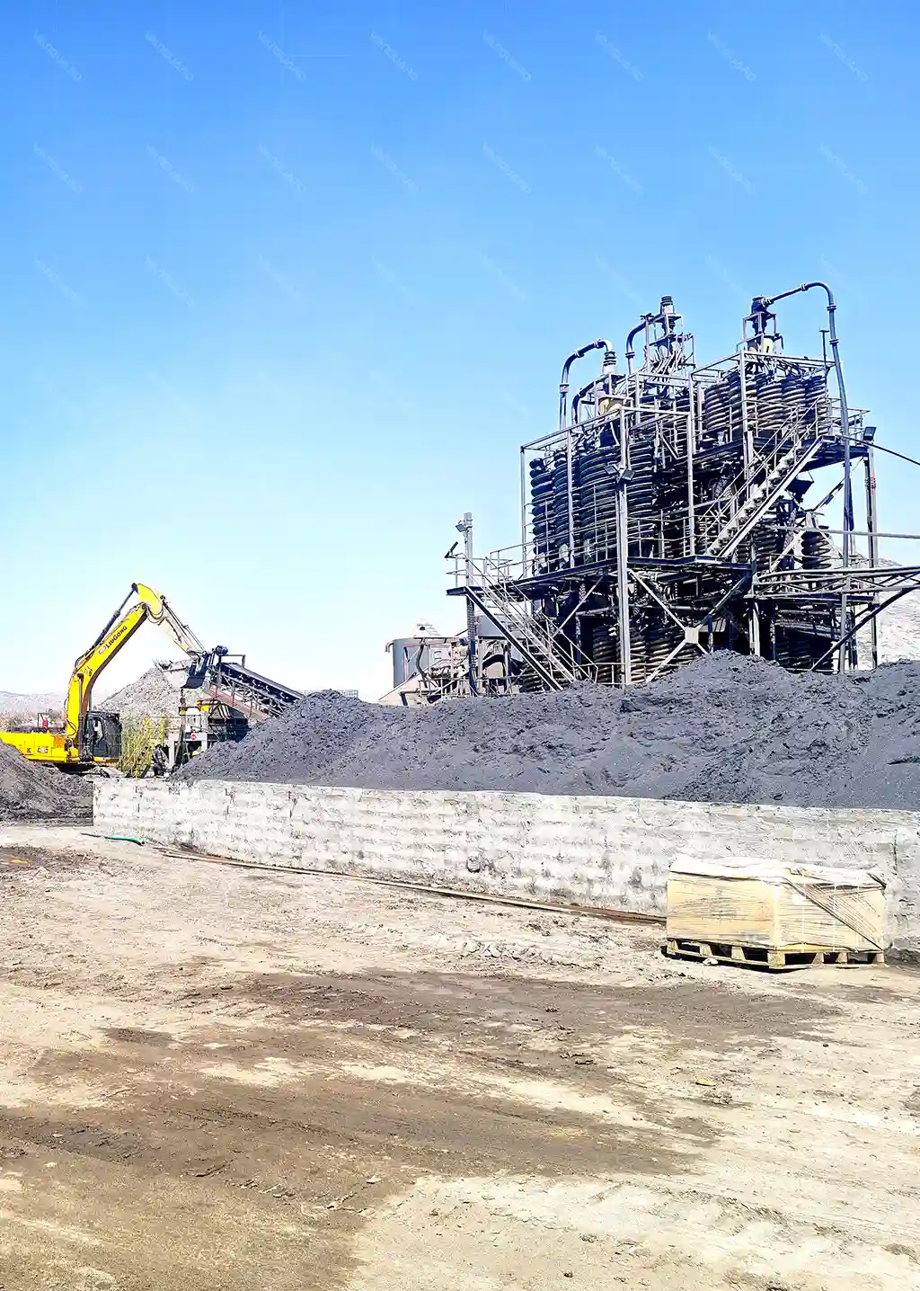 Gold ore crushing and screening line running at an African mine site