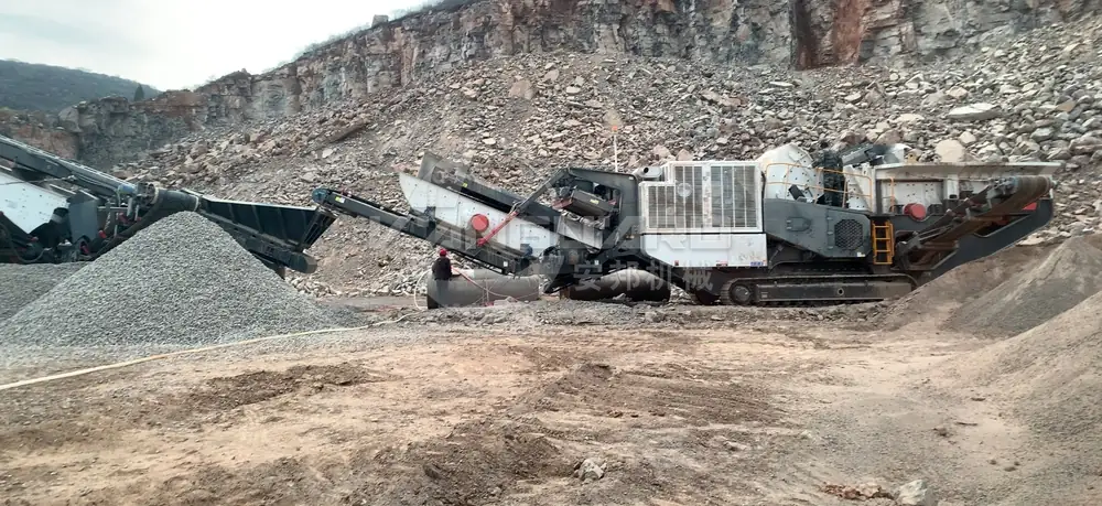 Crusher liners and screen mesh close-up