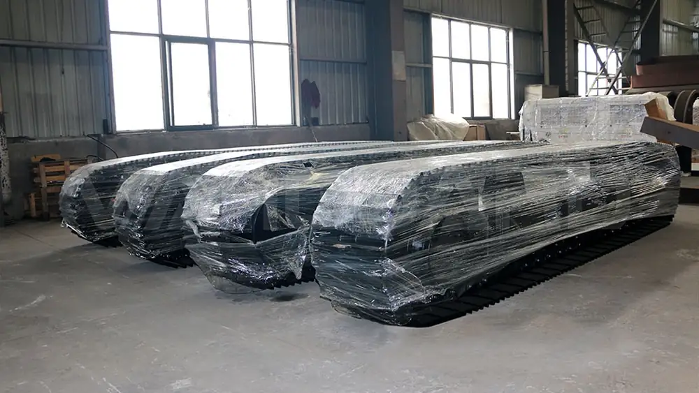 Tracked mobile station chassis structure